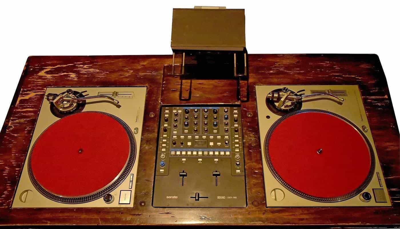 A vintage DJ setup with turntables and speakers